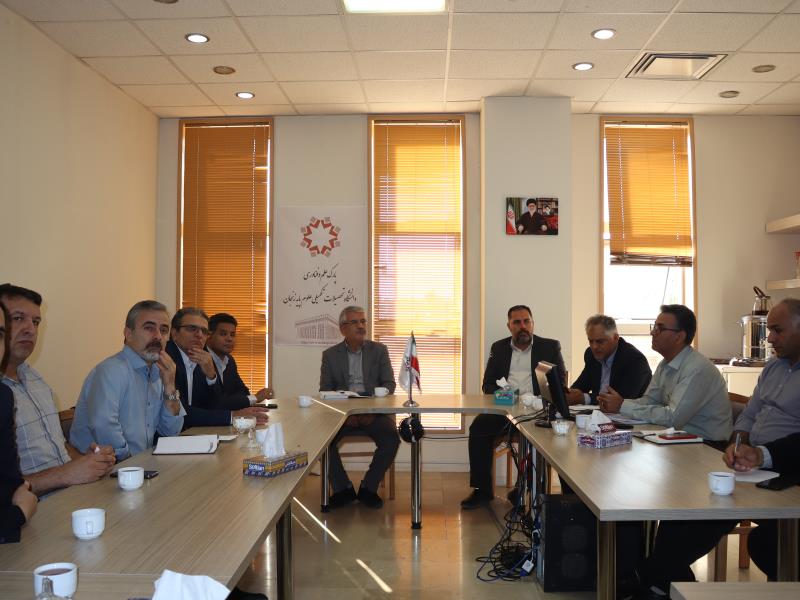 جلسه هم افزایی در راستای تحقق شعار سرمایه گذاری برای تولید با حضور مدیران کل و معاونین محترم راه و شهرسازی، دفتر فنی و عمرانی استانداری، معاون هماهنگی امور عمرانی استانداری و رئیس دانشگاه   