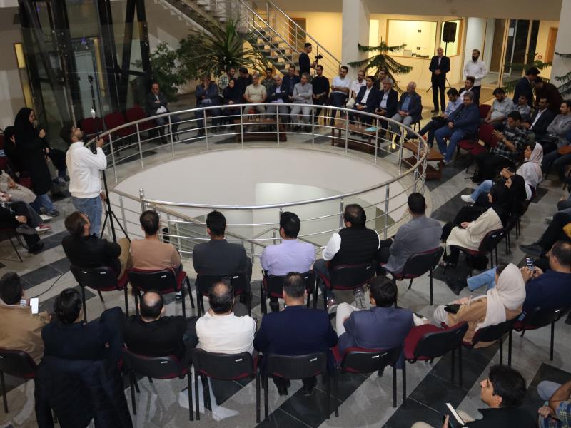 اولین نشست تخصصی «عصرانه فناوری» با حضور نماینده محترم ولی فقیه ، دکتر نصیری قیداری و مدیر کل امور مالیاتی استان 