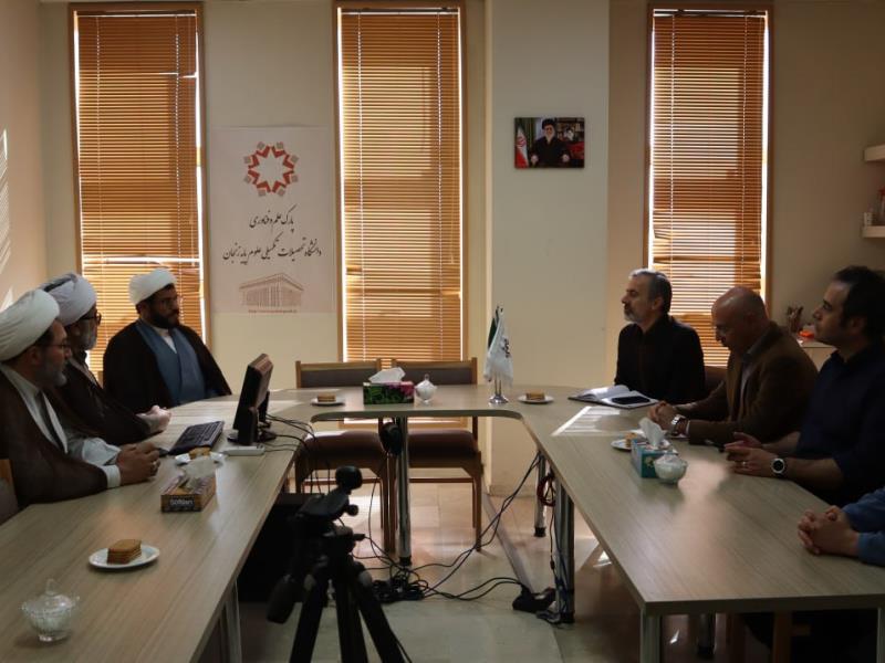 حضور حجت الاسلام کرمی، مدیر کل محترم اوقاف و امور خیریه استان زنجان در پارک علم و فناوری دانشگاه تحصیلات تکمیلی علوم پایه زنجان