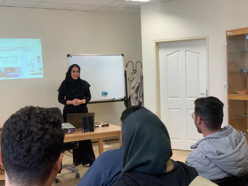 تور بازدید دانشجویان جدیدالورود کارشناسی ارشد و دکتری رشته شیمی از پارک علم و فناوری دانشگاه تحصیلات تکمیلی علوم پایه زنجان