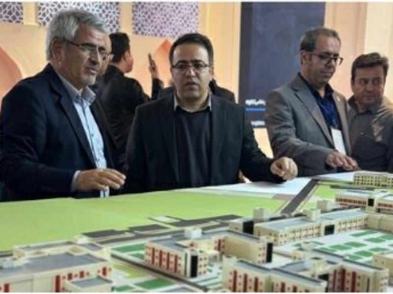 بازدید دکتر محمدنبی شهیکی، معاون فناوری و نوآوری وزیر علوم، به‌همراه دکتر سعداله نصیری‌قیداری از غرفه‌ مشترک دانشگاه تحصیلات تکمیلی علوم پایه زنجان و پارک علم و فناوری